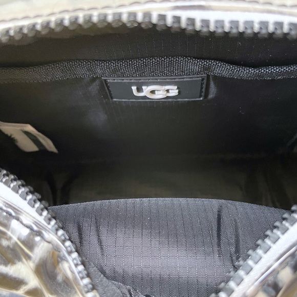 UGG Janey II Clear UGG Plush Crossbody Belt Bag - Picture 7 of 8